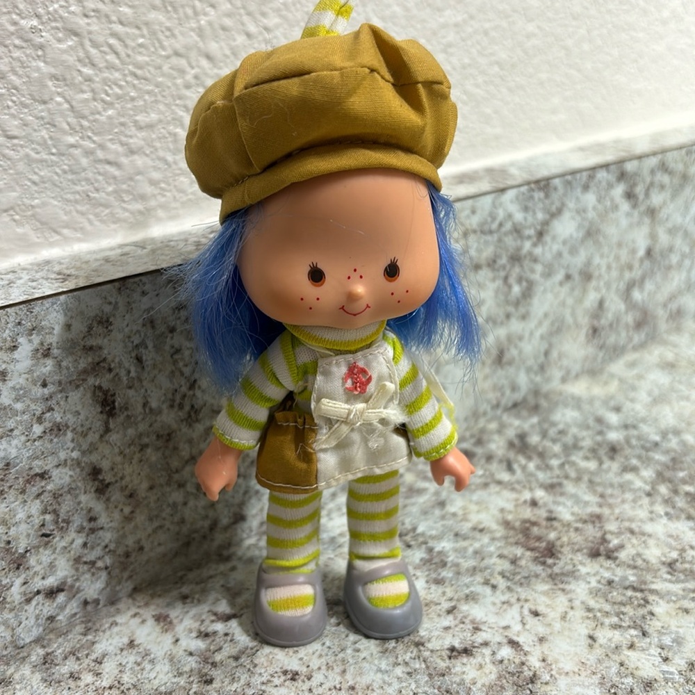 Crepe Suzette Vintage Strawberry Shortcake. Complete with hat and  shoes.